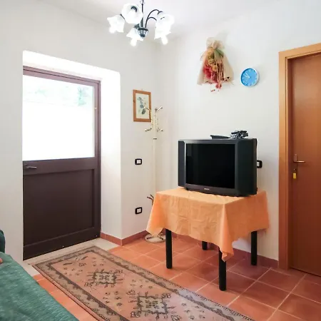 Сasa de vacaciones Quaint Holiday In With Garden *